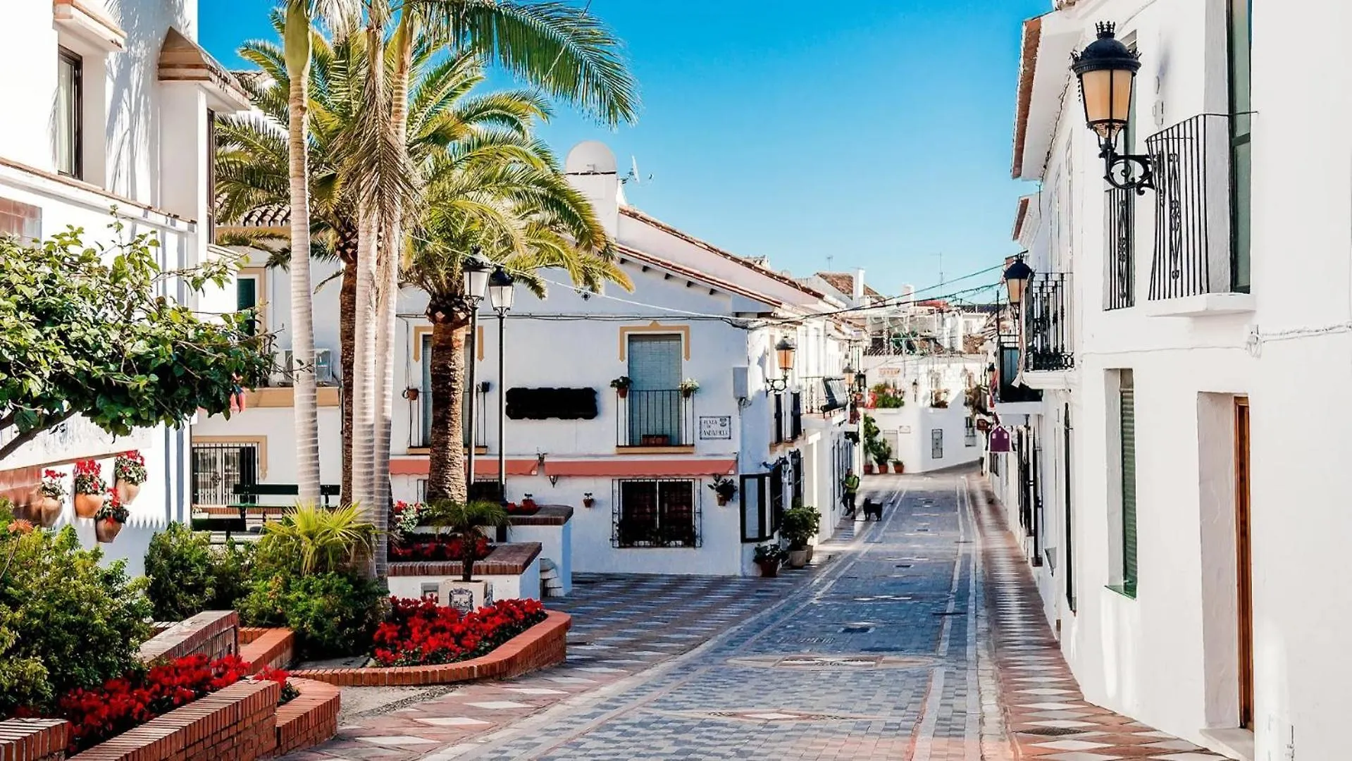 Serene Family Oasis: Poolside Retreat with Convenient Amenities Benalmadena