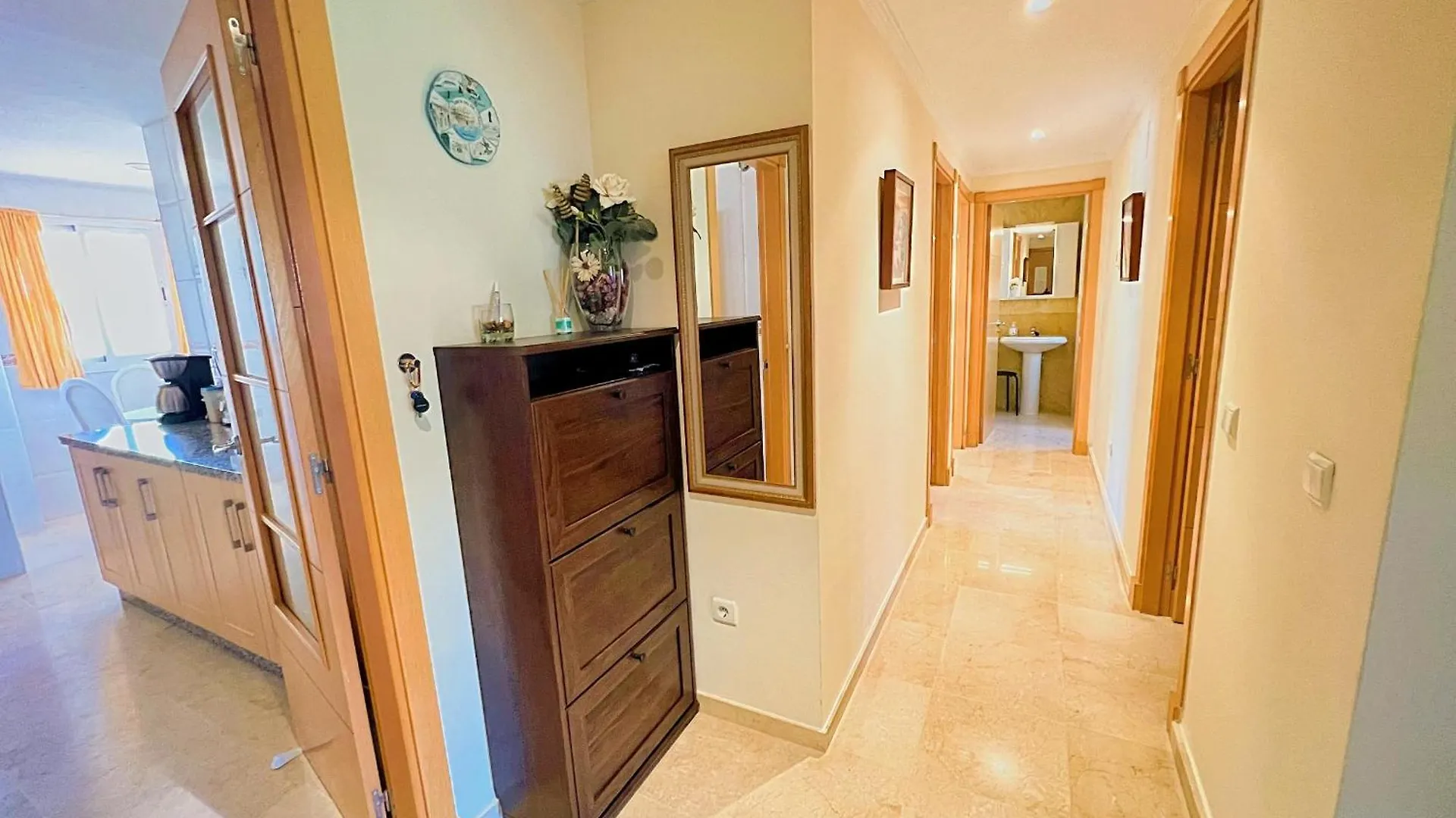 Serene Family Oasis: Poolside Retreat with Convenient Amenities Benalmadena Apartment