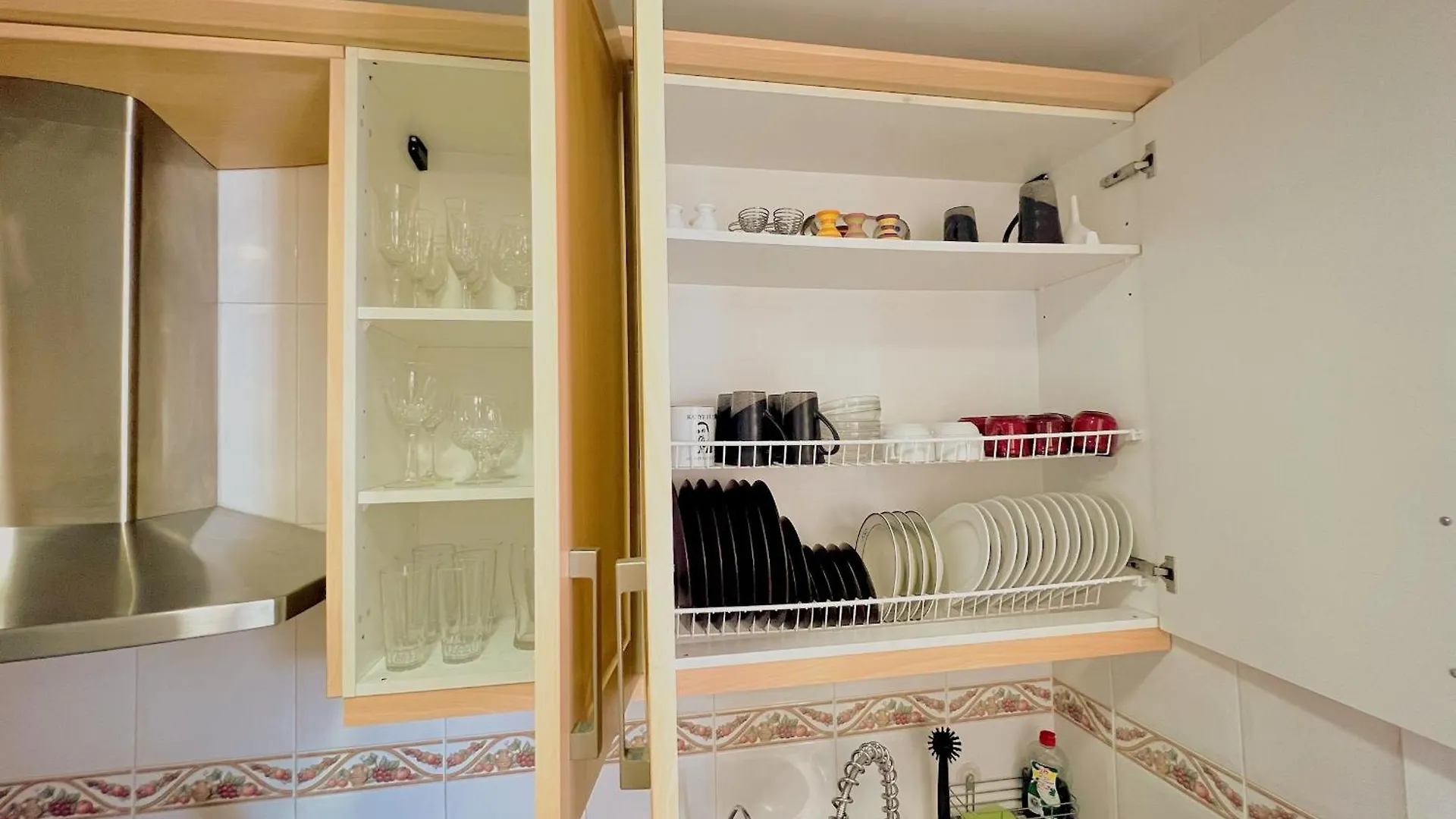 Serene Family Oasis: Poolside Retreat with Convenient Amenities Benalmadena 0*,  Spain