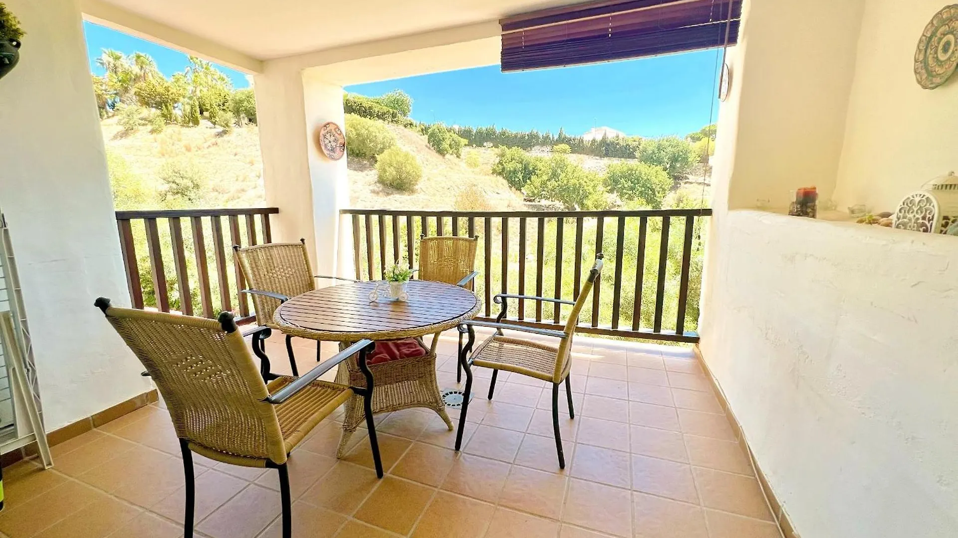 Apartment Serene Family Oasis: Poolside Retreat with Convenient Amenities Benalmadena