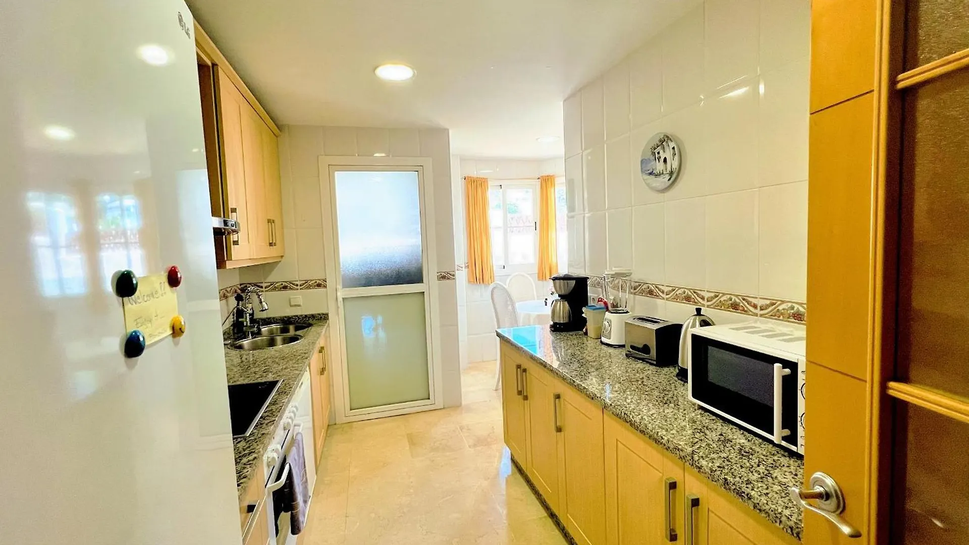 Apartment Serene Family Oasis: Poolside Retreat with Convenient Amenities Benalmadena