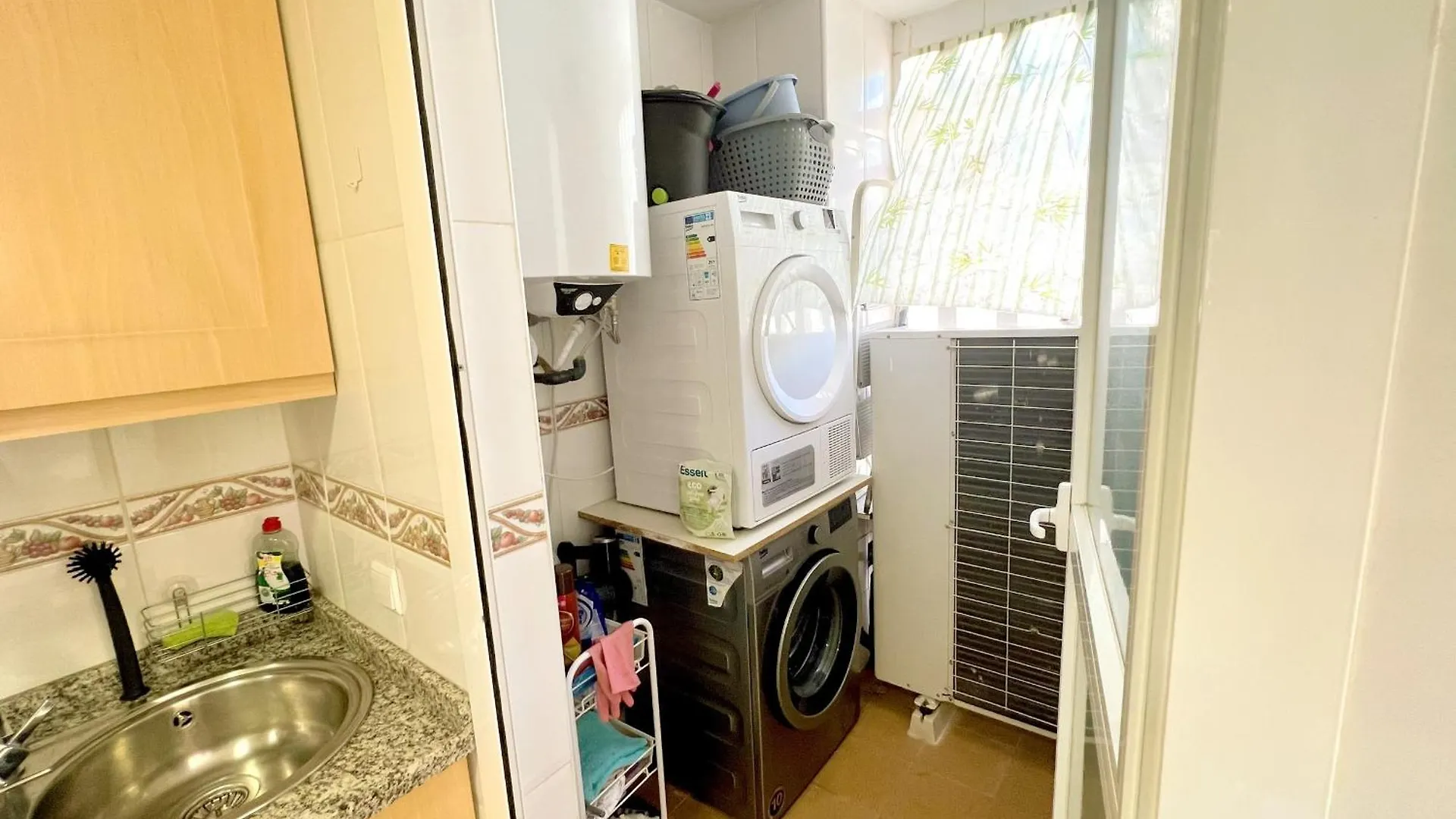 Apartment Serene Family Oasis: Poolside Retreat with Convenient Amenities Benalmadena