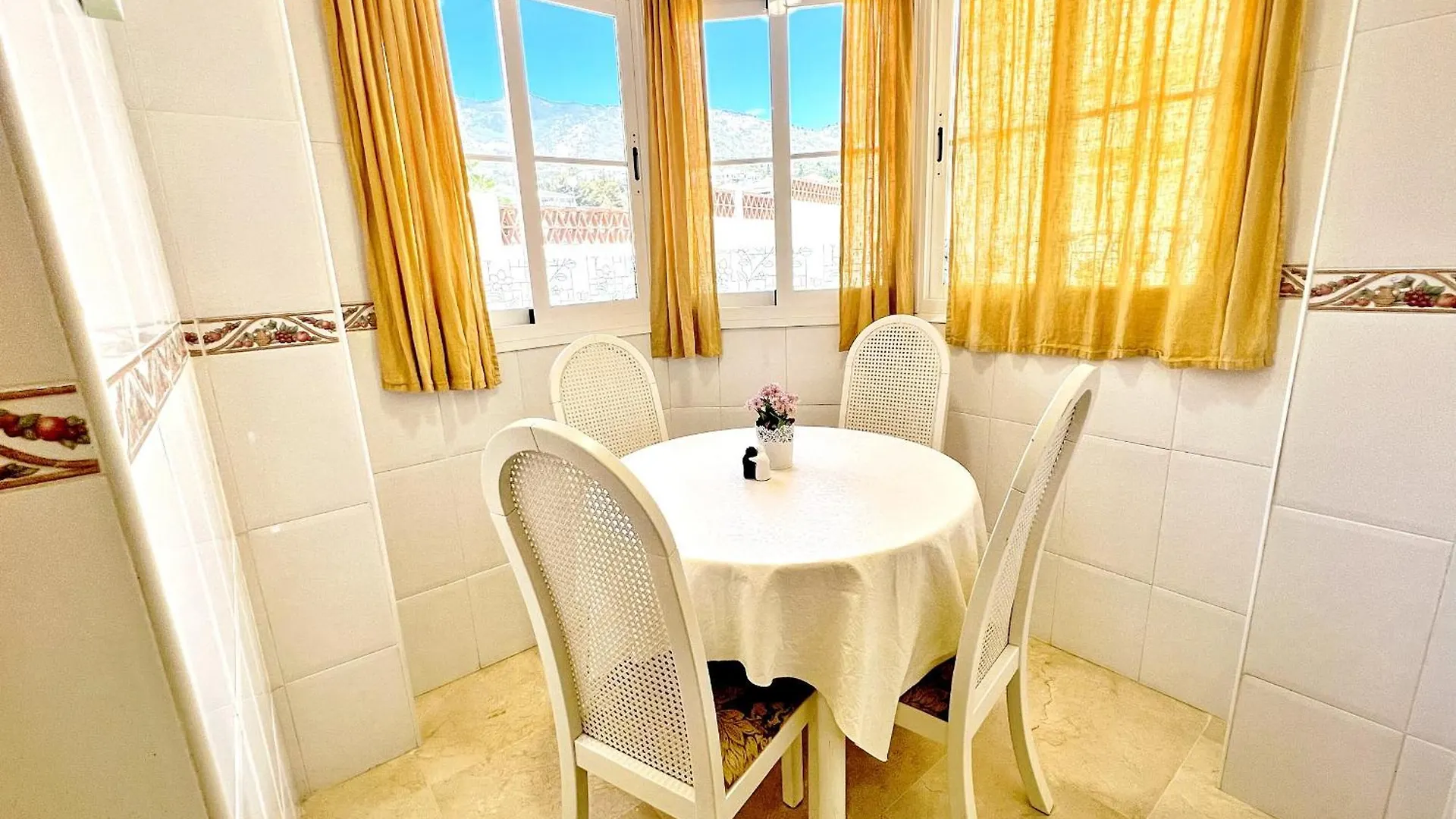 Beautiful Apartment With Pools, Playground And Paddle Tennis - Family Friendly And Near Vithas Hospital - Free Parking In Garage Benalmádena 0*,  España